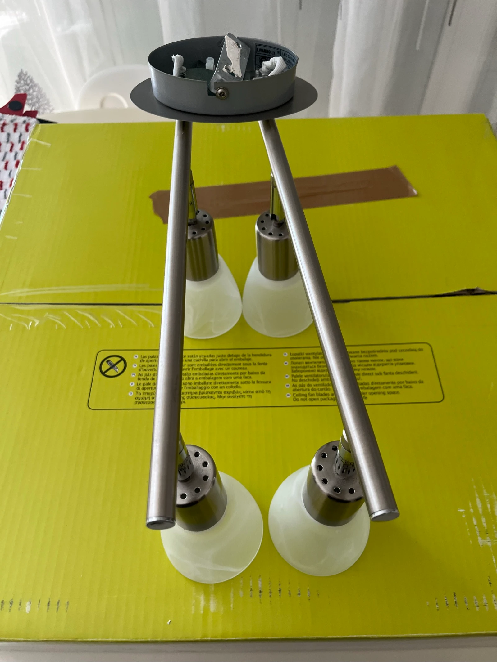 Lámpara de techo - aplique de pared - lámpara de riel - 4 puntos de globo de vidrio 360° - 69cm - Muy buen estado - plateado/blanco - precio negociable – photo 8